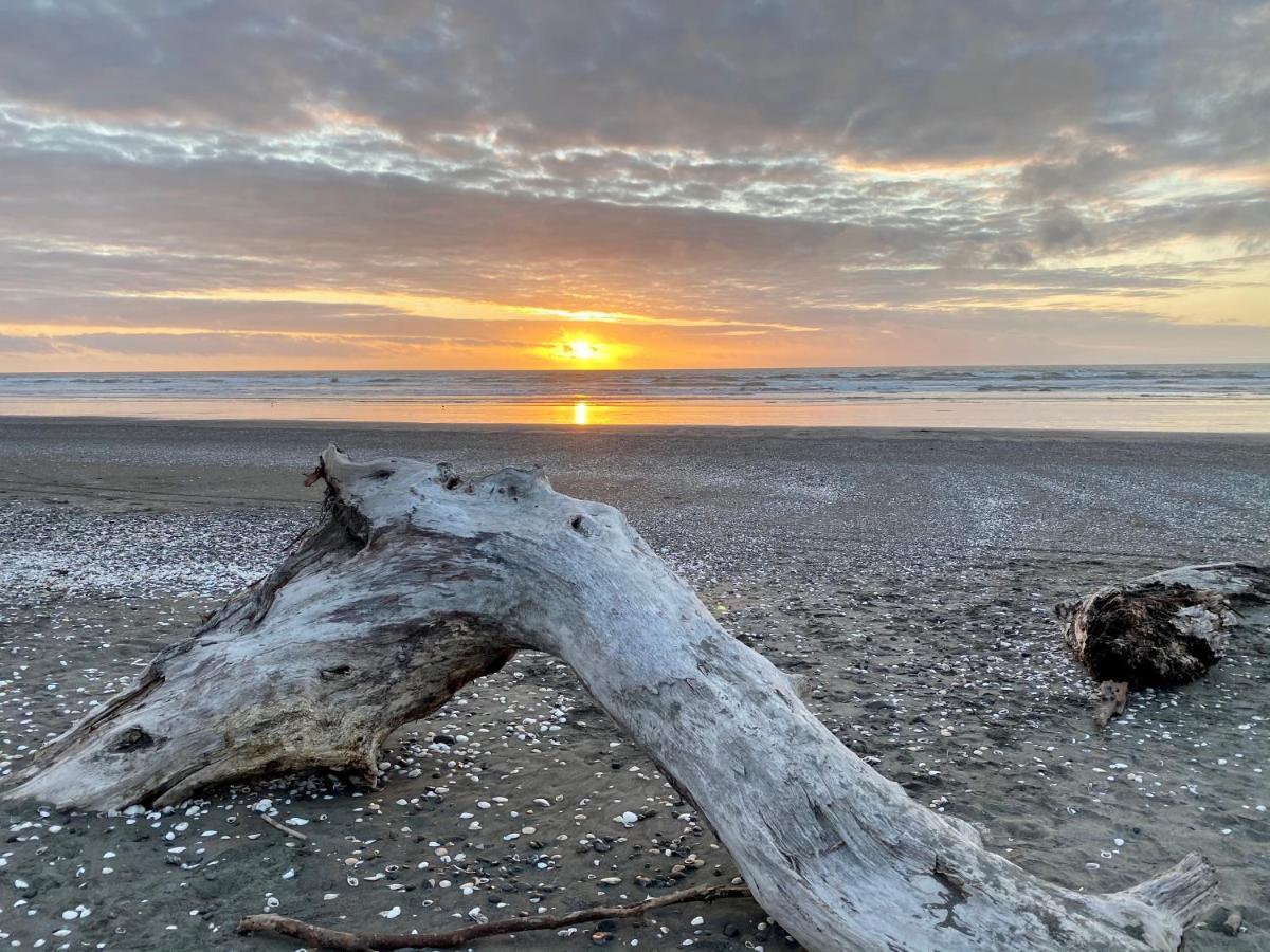 Otaki Beachfront Getaway Экстерьер фото