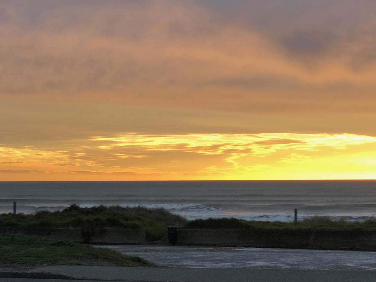 Otaki Beachfront Getaway Экстерьер фото